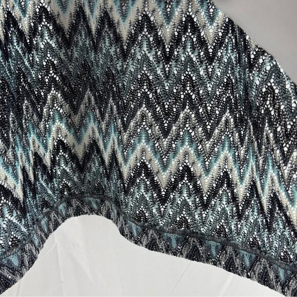 Chevron Patterned Black and White Bon Worth Women's LP Top - Picture 6 of 10